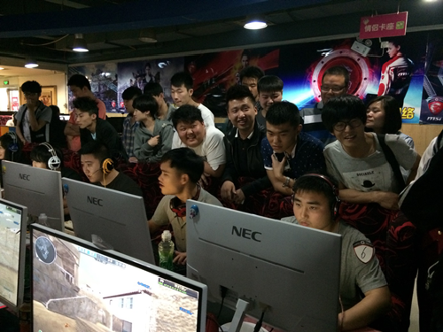 则是羽毛球 则是羽毛球