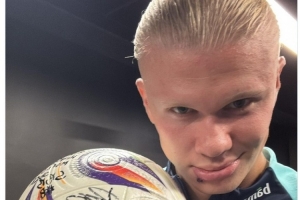 足球报：海港有意杨希，徐彬留洋仍存不确定，西海岸资金有困