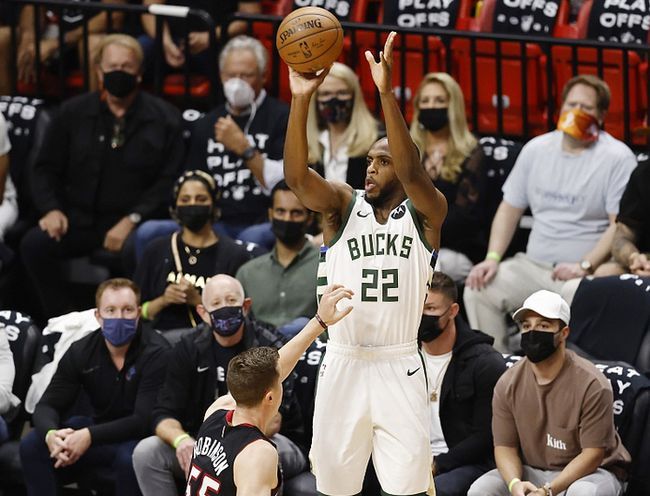 曼联正在评估奥利弗·格拉斯纳、加雷斯·索斯盖特和恩佐·马雷斯卡作为新任主帅的潜在人选。 来源：著名记者斯基拉