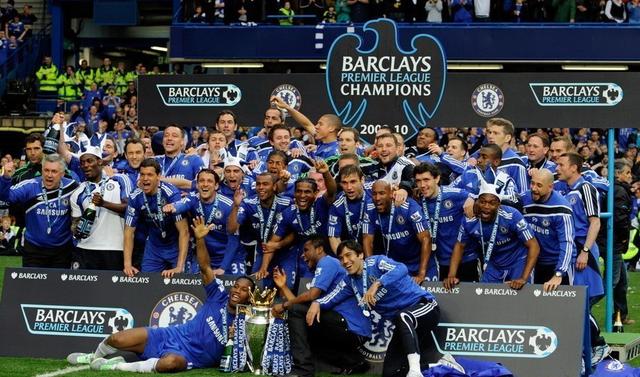 詹姆斯关键时刻稳住节奏